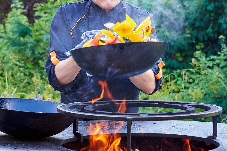 Carbon-Steel Wok Vs Cast-Iron Wok: Which One Should You Buy?